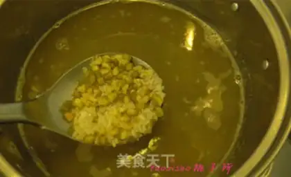 Make Pumpkin green bean congee step 3