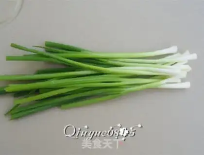 Make Scrambling onions step 0