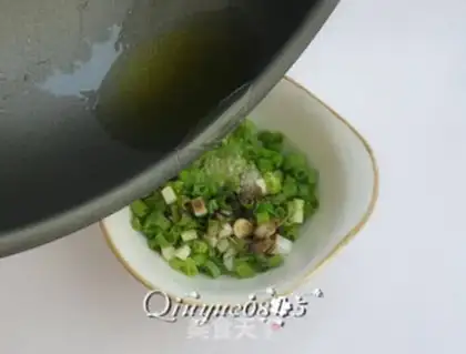 Make Scrambling onions step 2
