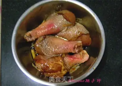Make Spicy beans, steamed chicken legs step 2