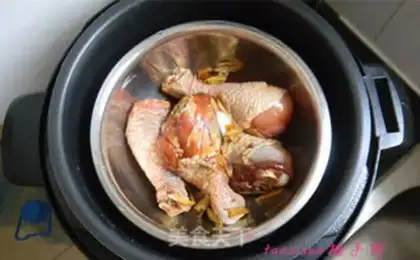 Make Spicy beans, steamed chicken legs step 3