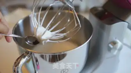 Make Peach vanilla macaron step 2