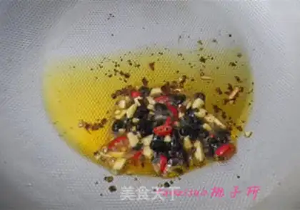 Make Spicy beans, steamed chicken legs step 5