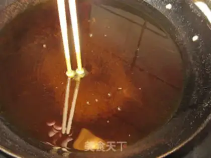 Make Old Beijing snack chop chop fork step 9