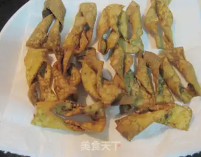 Make Old Beijing snack chop chop fork step 12
