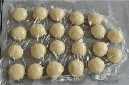 Make Fresh meat mooncake step 3