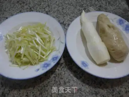 Make The sprouts, the white noodles step 0