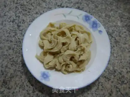 Make The sprouts, the white noodles step 1