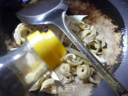 Make The sprouts, the white noodles step 5