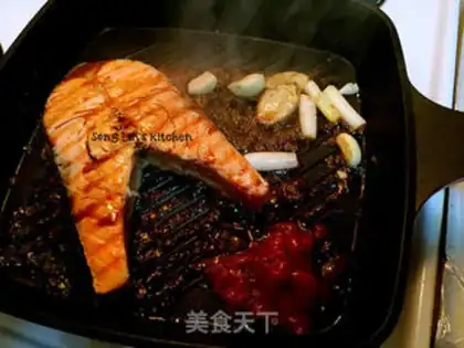 Make Red-burned salmon chops step 1