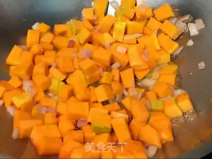 Make Pumpkin seafood soup step 3
