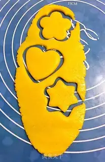 Make Glass heart cookies step 9