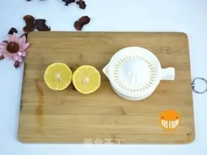 Make cucumber lemonade step 1