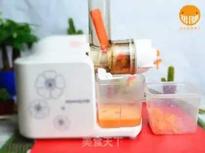 Make Apple carrot juice step 1