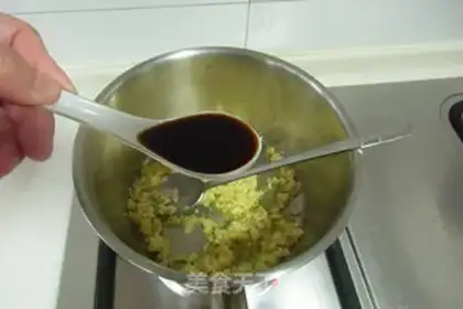 Make Garlic fan sap step 4