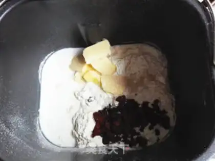 Make Red sugar, black cheese bread step 0