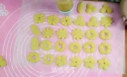 Make Vanilla butter cookies step 2