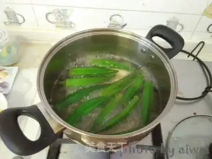 Make Autumn fried eggs step 1
