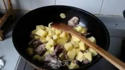 Make Potato stew chicken bones step 4