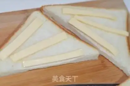 Make Egg sausage sandwich step 4