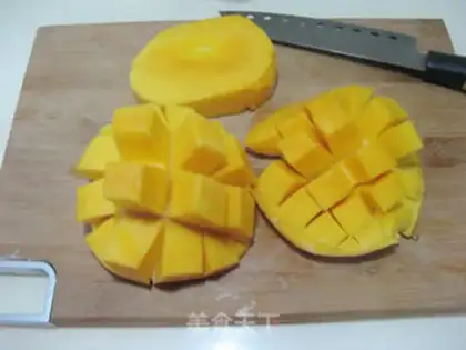 Make Mango milkshake step 1