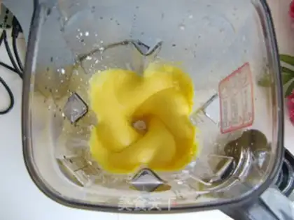 Make Mango milkshake step 3