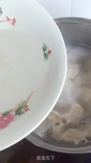 Make Carrot celery pork dumplings step 14