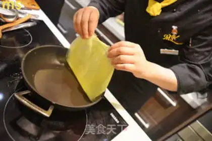 Make Hong Kong omelet step 6
