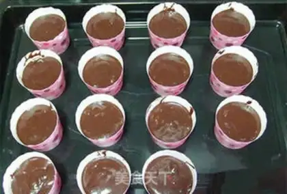Make Chocolate cupcakes step 3