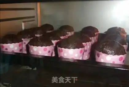 Make Chocolate cupcakes step 4