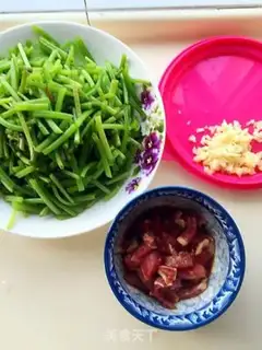 Make Garlic cassava step 0