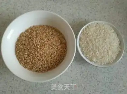 Make Skinned rice and egg shrimp congee step 0