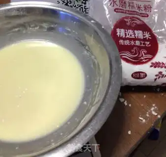 Make "Soft guacamole cheese cream mooncake." step 4
