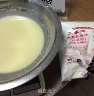 Make "Soft guacamole cheese cream mooncake." step 5
