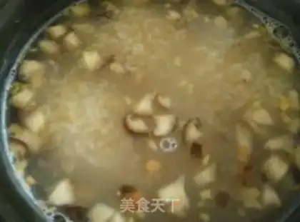 Make Skinned rice and egg shrimp congee step 3