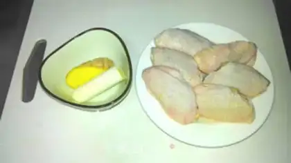 Make Seafood sauce and fried chicken wings step 0