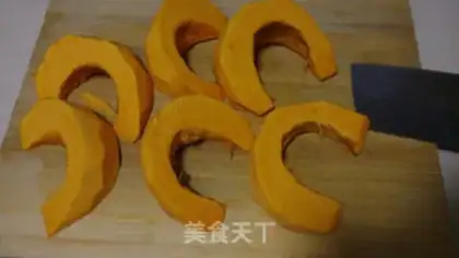 Make A simple honey pumpkin cake step 0