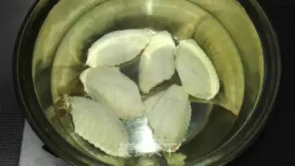 Make Seafood sauce and fried chicken wings step 1