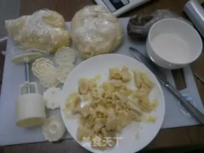 Make "Soft guacamole cheese cream mooncake." step 15