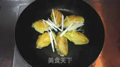 Make Seafood sauce and fried chicken wings step 4