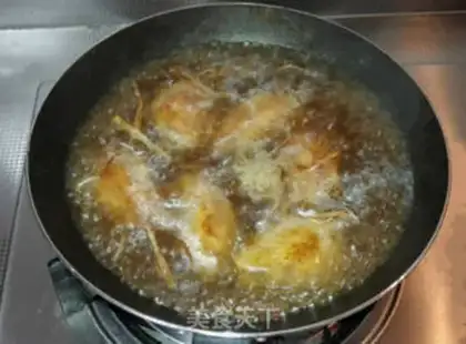 Make Seafood sauce and fried chicken wings step 6