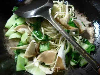 Make Pork veggie noodles step 3