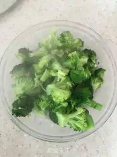Make Garlic broccoli step 1