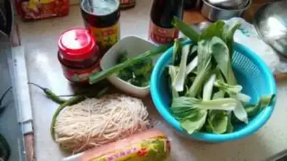 Make Pepper bean horn noodles step 0