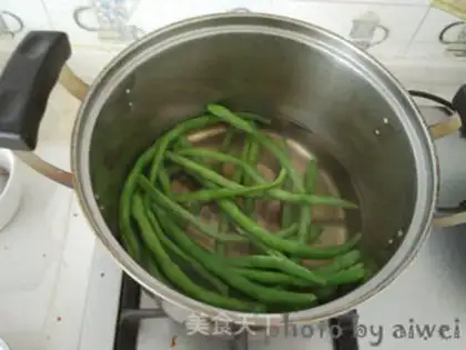 Make Meatloaf and four season beans step 1