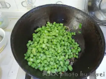 Make Meatloaf and four season beans step 8