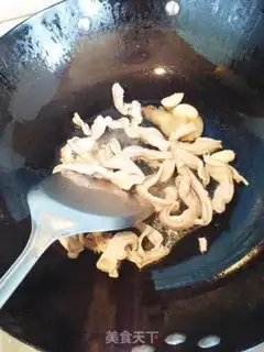 Make The broccoli fried the pig