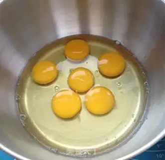 Make SpongeBob cake step 2