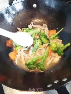 Make The broccoli fried the pig