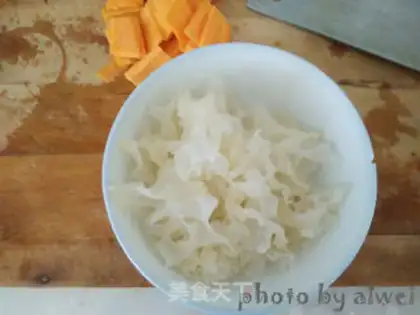 Make Oil and fresh mushrooms step 2